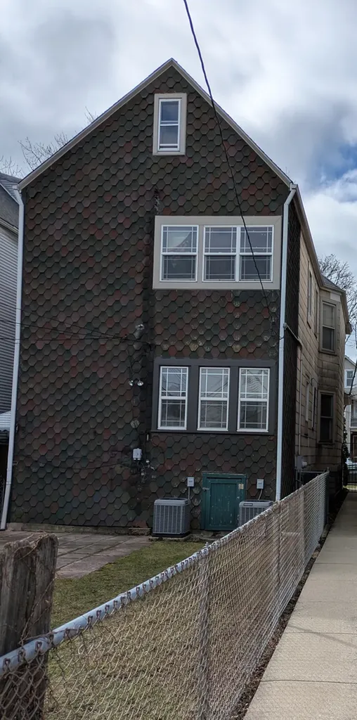 2440 West Warner Avenue Chicago IL 60618