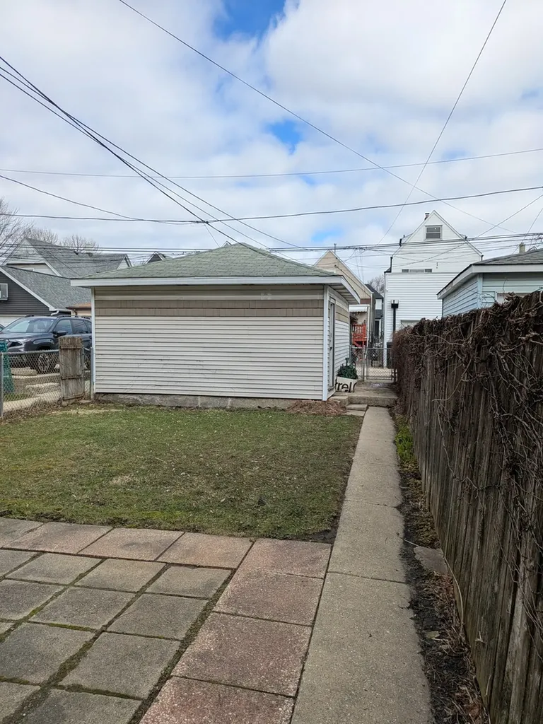 2440 West Warner Avenue Chicago IL 60618