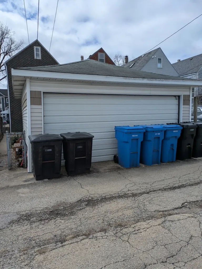 2440 West Warner Avenue Chicago IL 60618