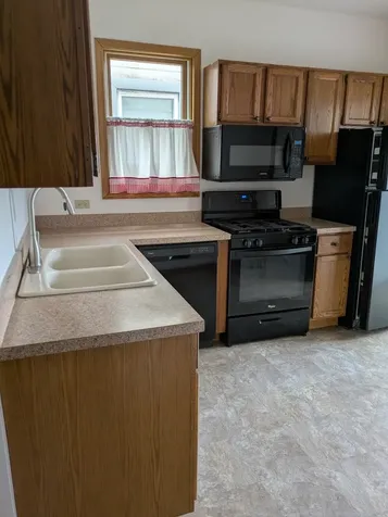 2440 West Warner Avenue Chicago IL 60618
