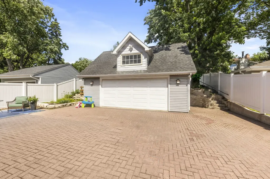 117 North Park Boulevard Glen Ellyn IL 60137