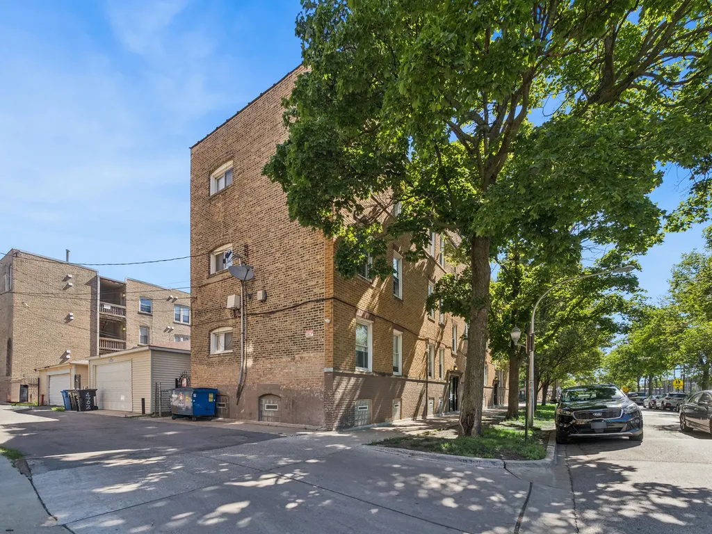 3440 West Leland Avenue Chicago IL 60625
