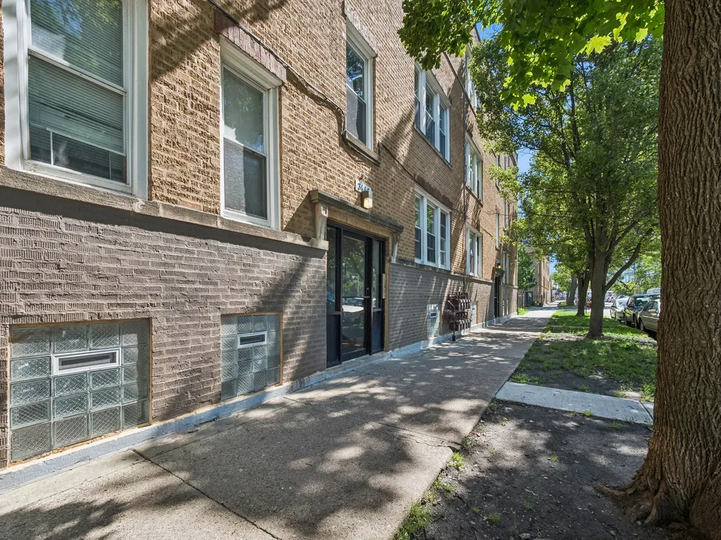 3440 West Leland Avenue Chicago IL 60625