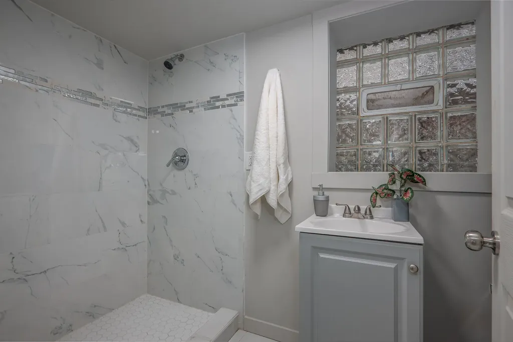 5529 South Throop Street Chicago IL 60636