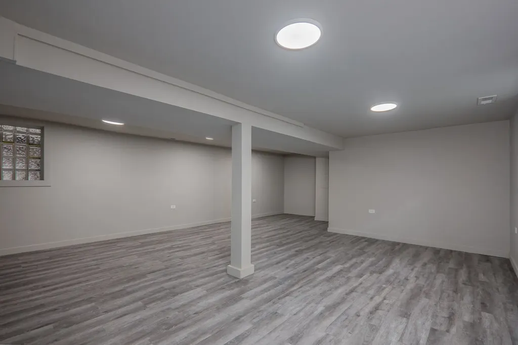5529 South Throop Street Chicago IL 60636