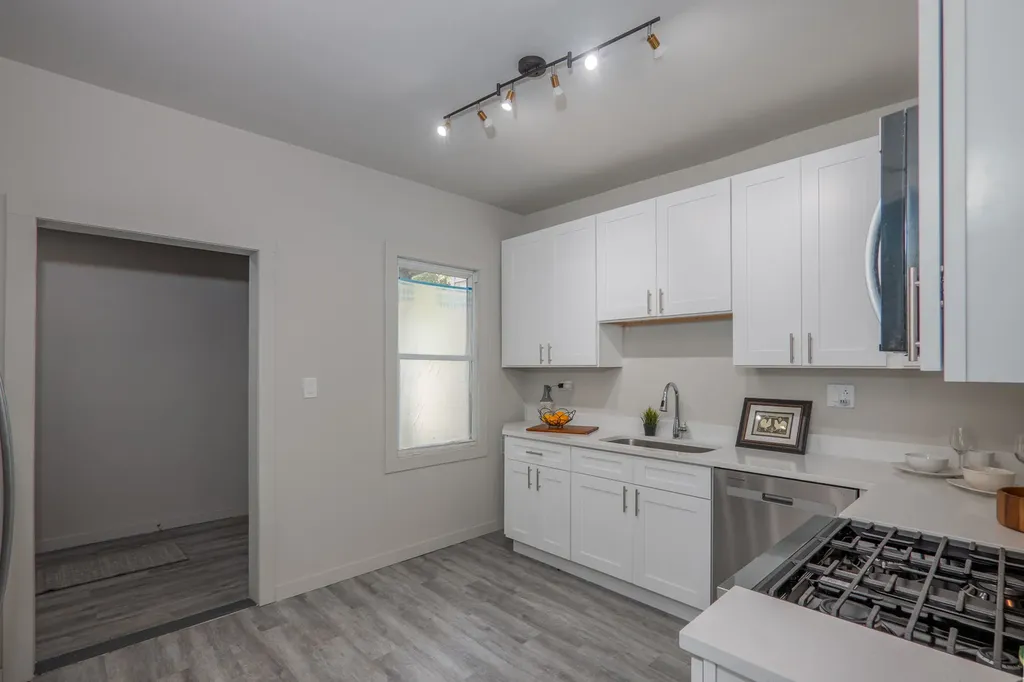 5529 South Throop Street Chicago IL 60636