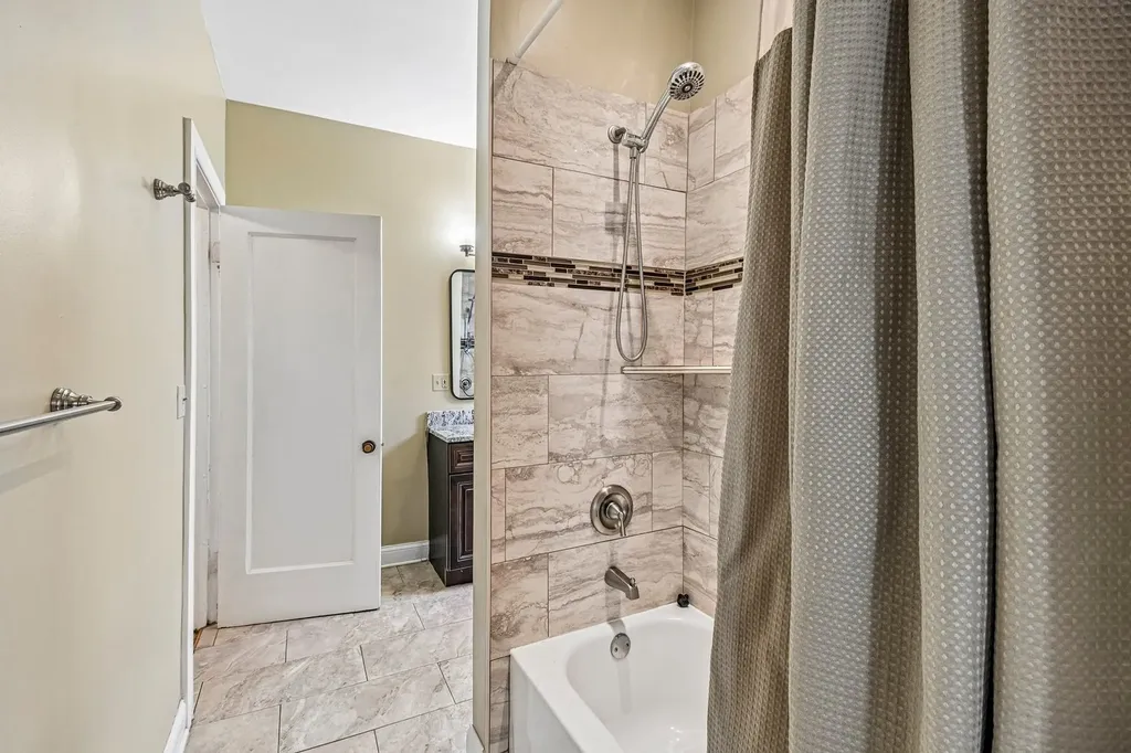 5054 South Woodlawn Avenue Chicago IL 60615