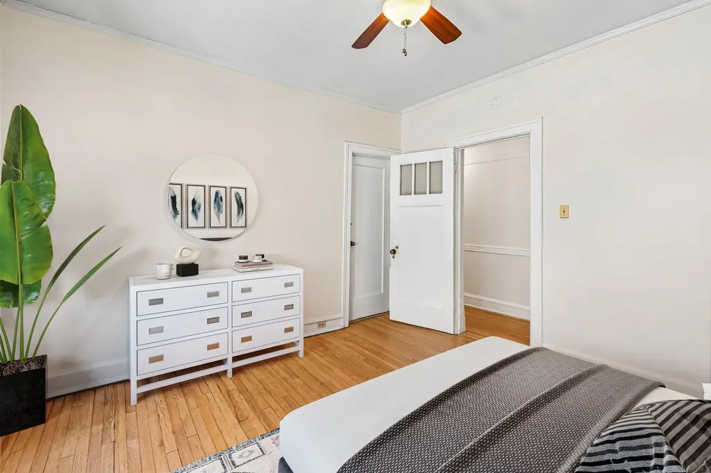 5054 South Woodlawn Avenue Chicago IL 60615