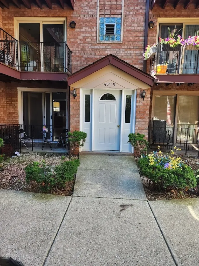 5819 West Higgins Avenue Chicago IL 60630
