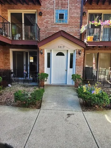 5819 West Higgins Avenue Chicago IL 60630