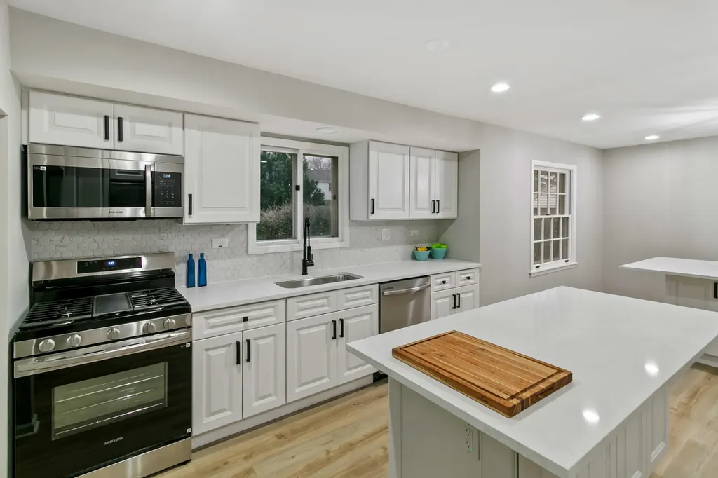 1554 Chickasaw Drive Naperville IL 60563