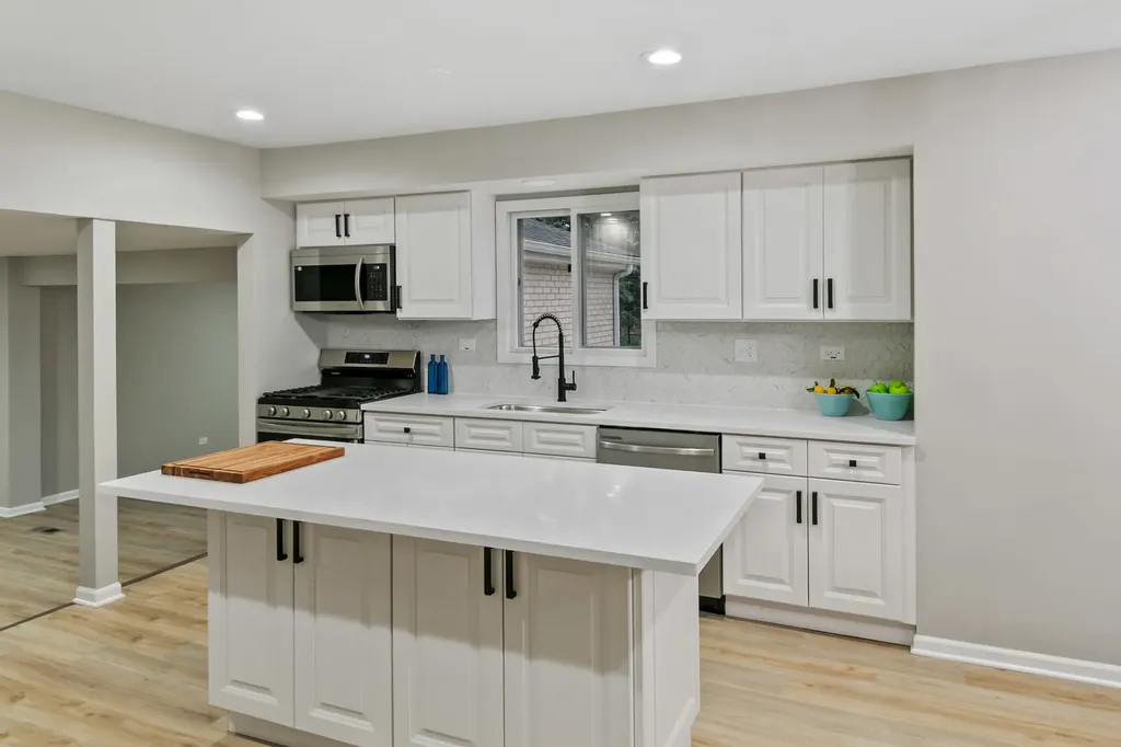 1554 Chickasaw Drive Naperville IL 60563