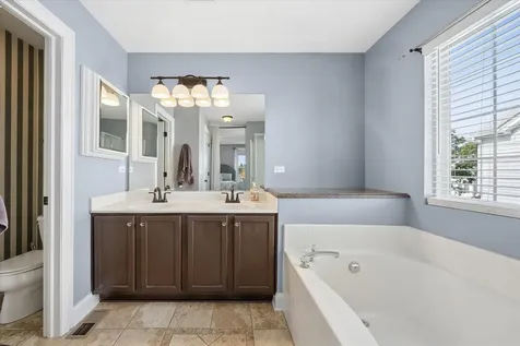 131 Wedgeport Circle Romeoville IL 60446