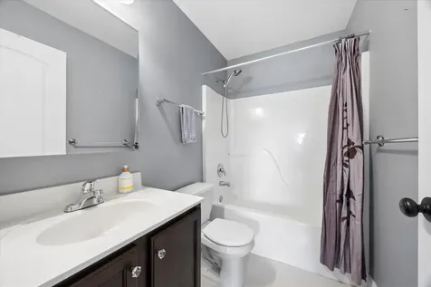 131 Wedgeport Circle Romeoville IL 60446