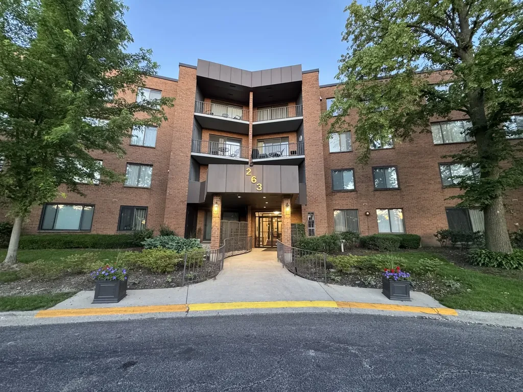 263 South Clubhouse Drive Palatine IL 60074