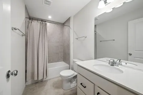 137 Yorktown Court Libertyville IL 60048