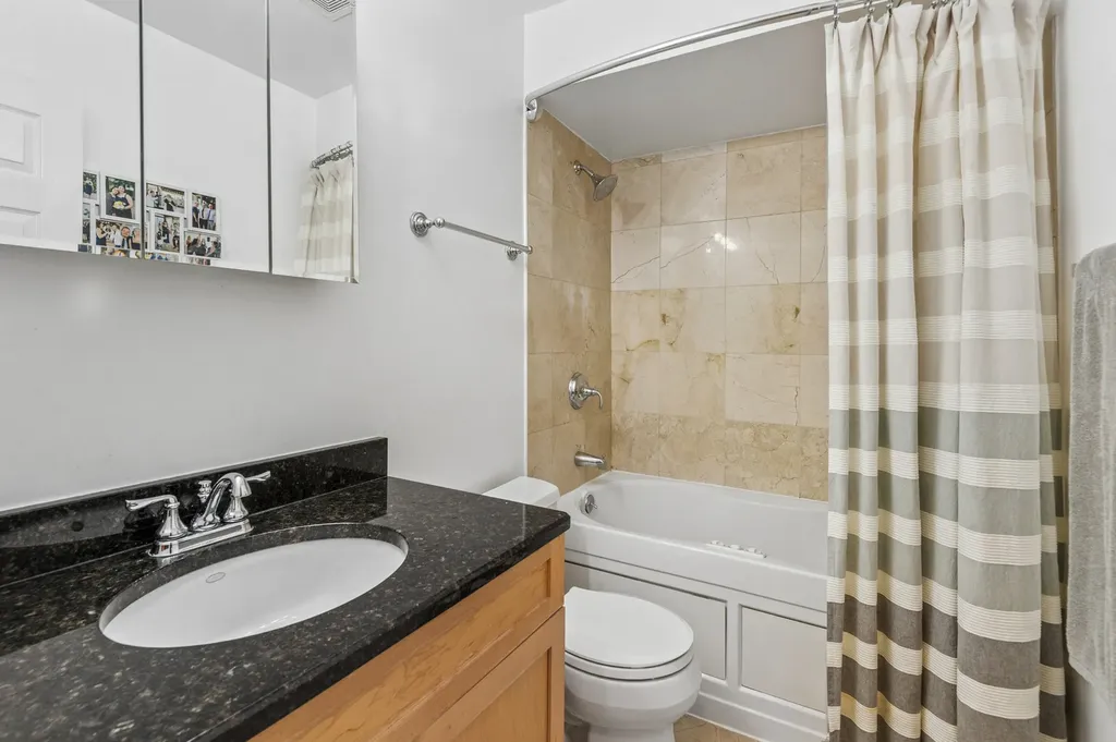 6400 North Sacramento Avenue Chicago IL 60645