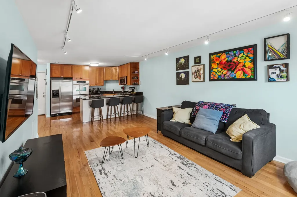 6400 North Sacramento Avenue Chicago IL 60645