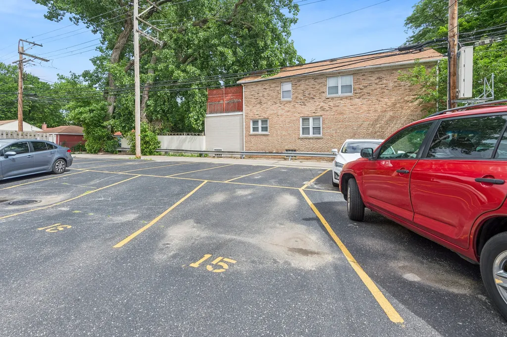 6400 North Sacramento Avenue Chicago IL 60645