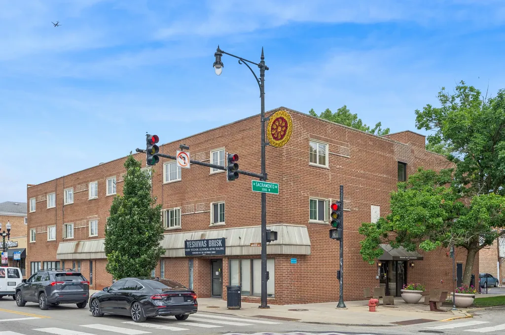 6400 North Sacramento Avenue Chicago IL 60645