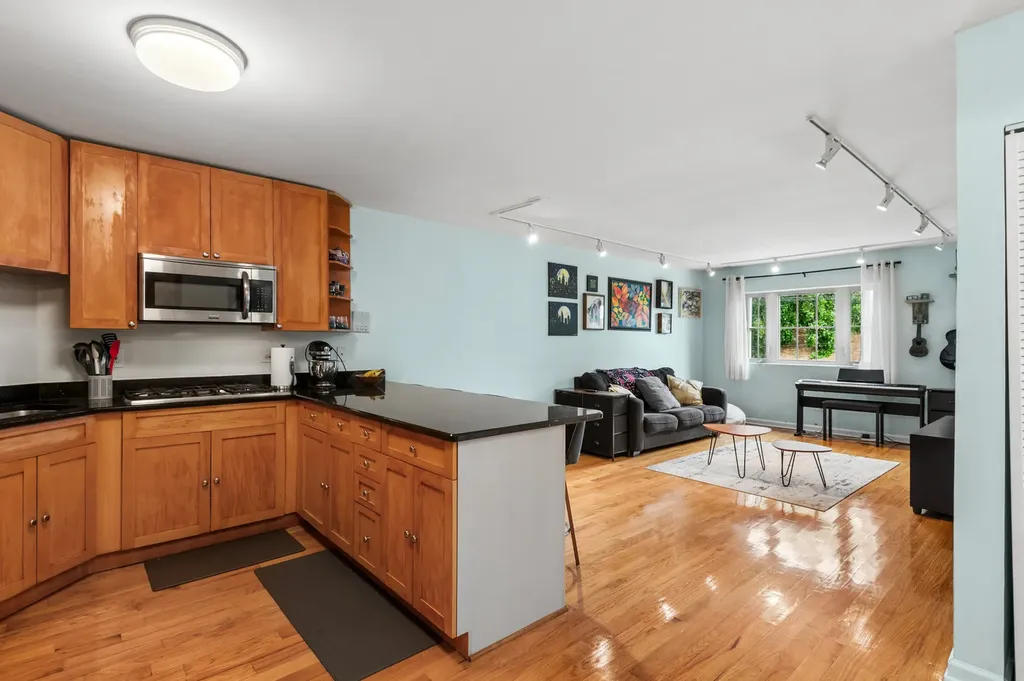 6400 North Sacramento Avenue Chicago IL 60645