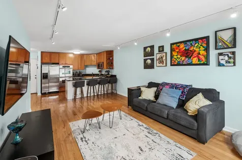 6400 North Sacramento Avenue Chicago IL 60645