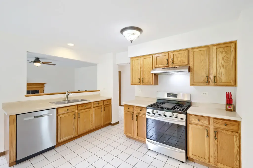 12440 South Bobwhite Lane Plainfield IL 60585