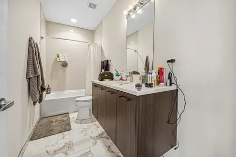 1045 West Cornelia Avenue Chicago IL 60657