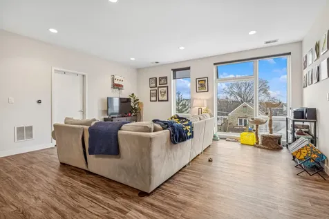 1045 West Cornelia Avenue Chicago IL 60657
