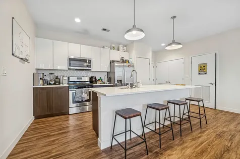 1045 West Cornelia Avenue Chicago IL 60657