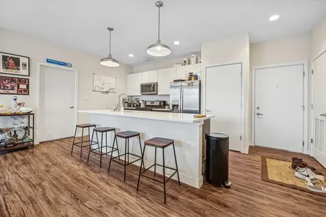 1045 West Cornelia Avenue Chicago IL 60657