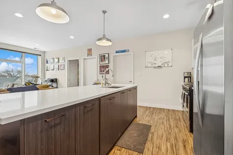 1045 West Cornelia Avenue Chicago IL 60657