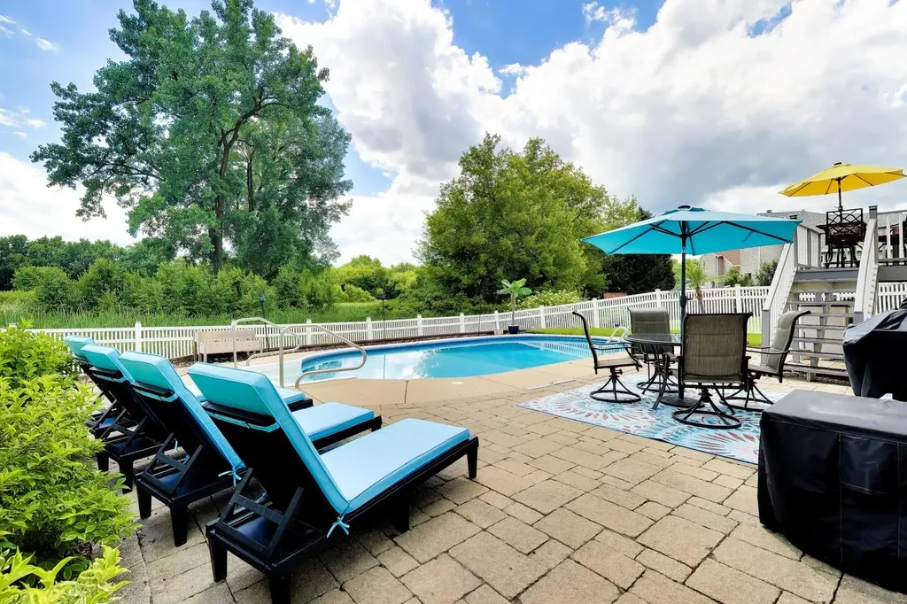 4840 Bordeaux Drive Lake In The Hills IL 60156