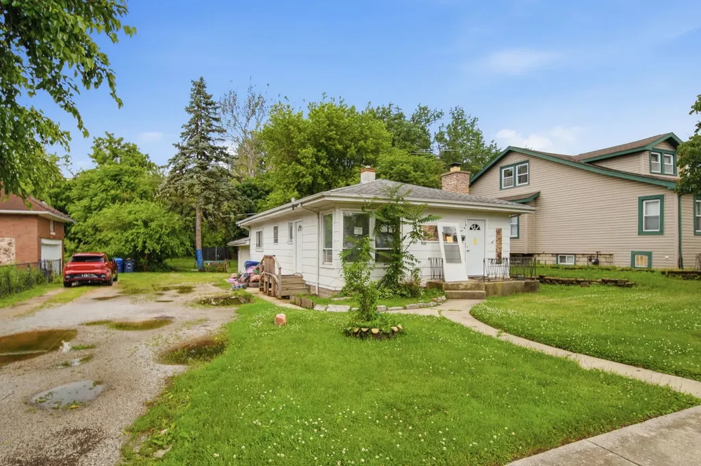 2017 Grove Street Blue Island IL 60406