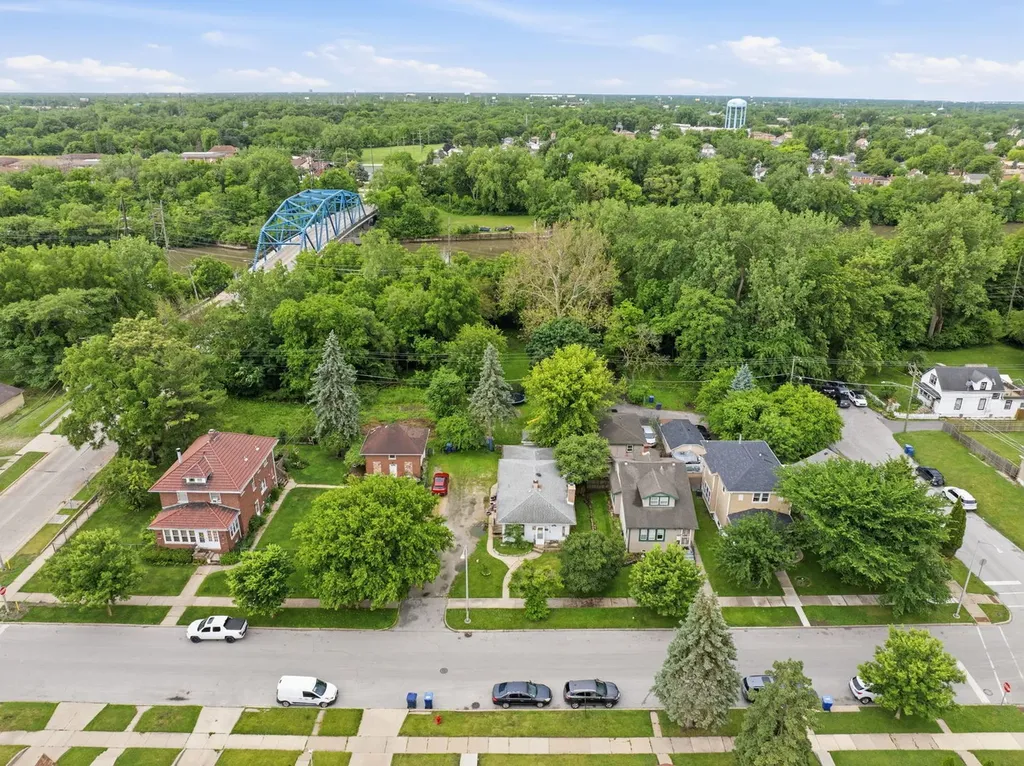 2017 Grove Street Blue Island IL 60406