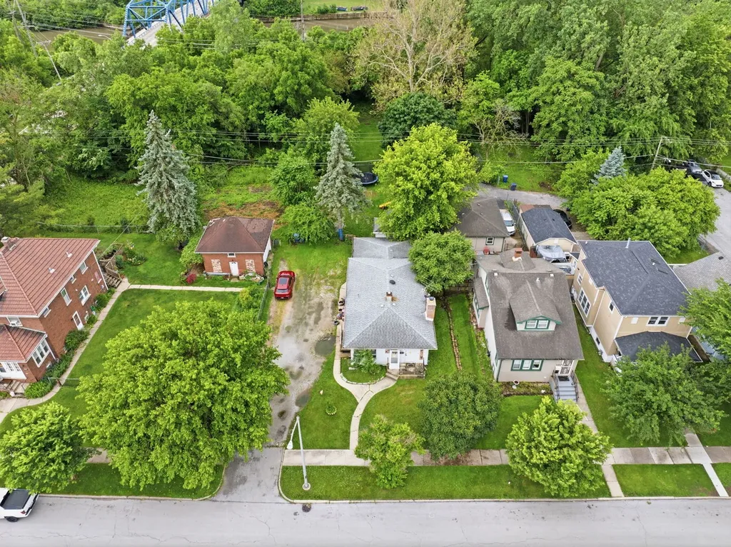 2017 Grove Street Blue Island IL 60406