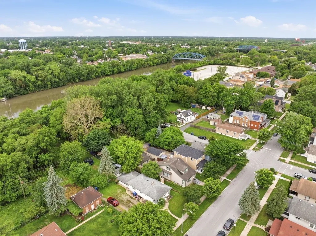 2017 Grove Street Blue Island IL 60406