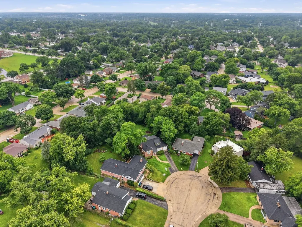 7 Park Road Court Lombard IL 60148