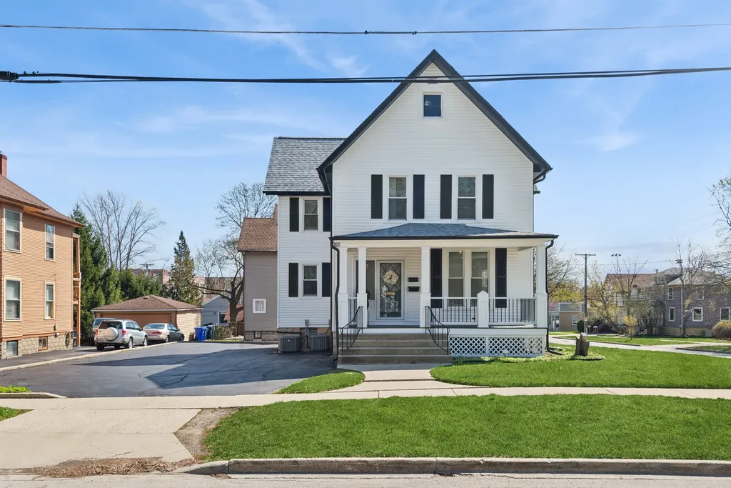 323 South Hale Street Wheaton IL 60187