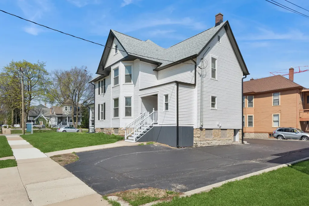 323 South Hale Street Wheaton IL 60187