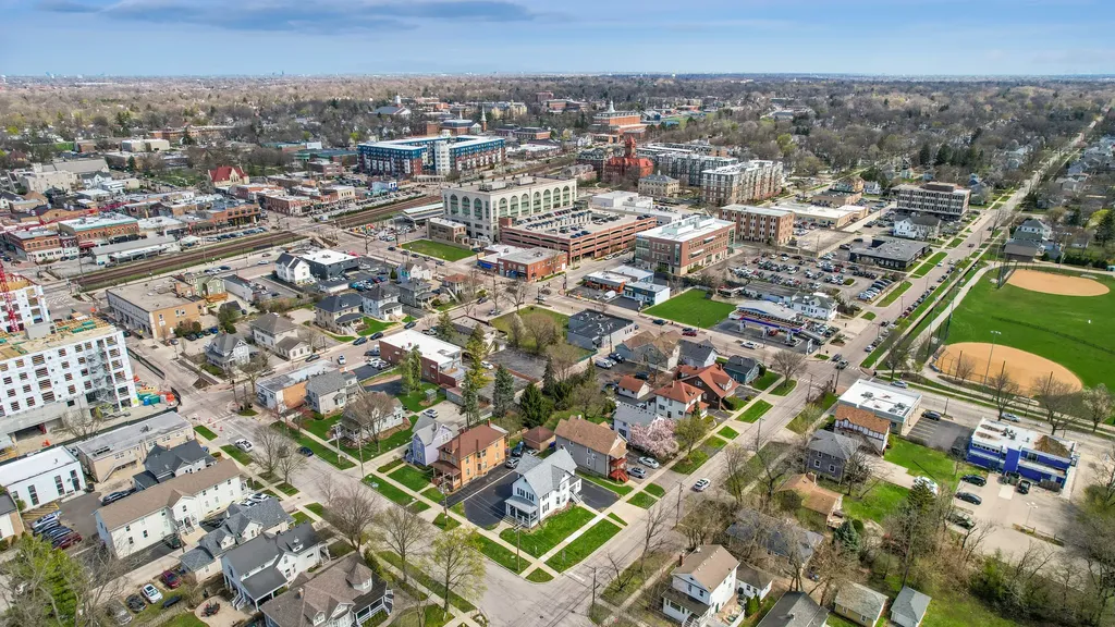 323 South Hale Street Wheaton IL 60187