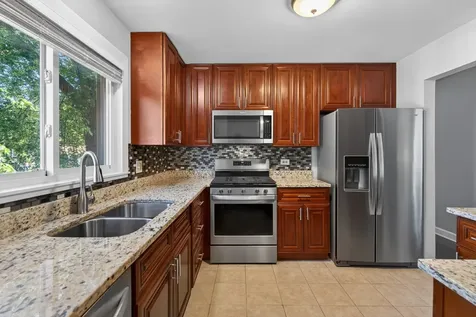 802 Prairie Avenue Bartlett IL 60103