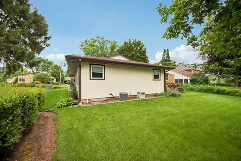 109 Weaver Drive Cary IL 60013