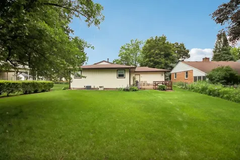 109 Weaver Drive Cary IL 60013