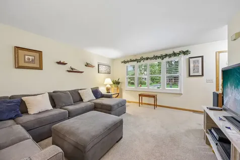 109 Weaver Drive Cary IL 60013