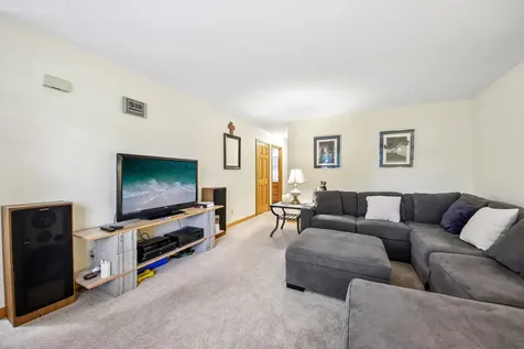 109 Weaver Drive Cary IL 60013