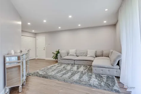 1257 Rosewood Court Schaumburg IL 60193