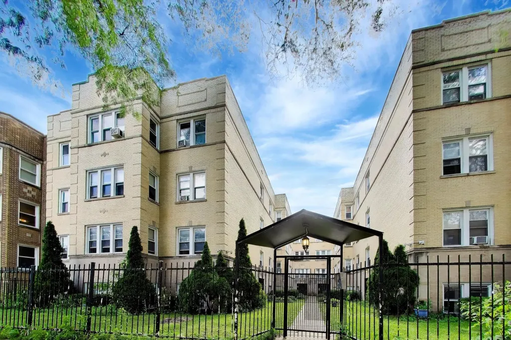 6446 North Claremont Avenue Chicago IL 60645