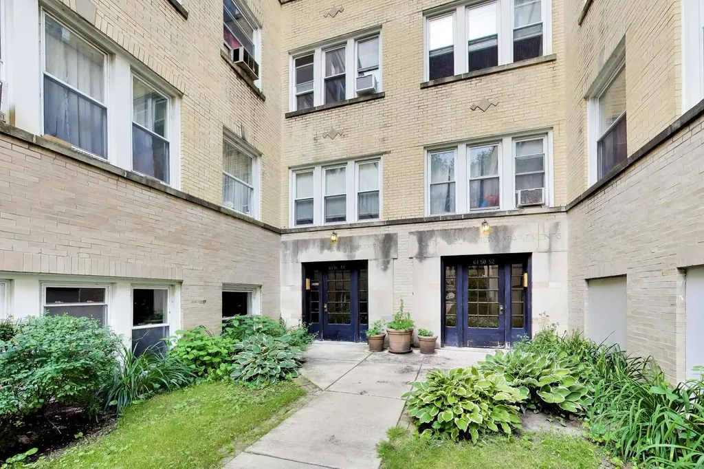 6446 North Claremont Avenue Chicago IL 60645
