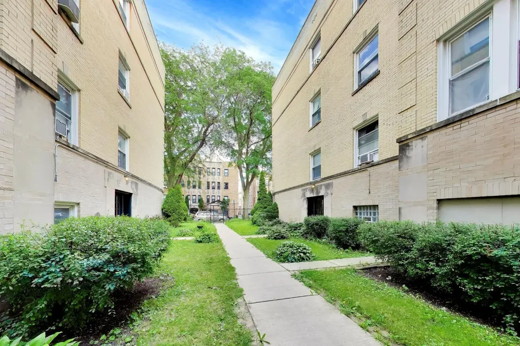6446 North Claremont Avenue Chicago IL 60645